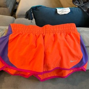 Nike shorts S
